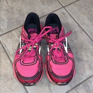 Brooks pure flow tennis shoes